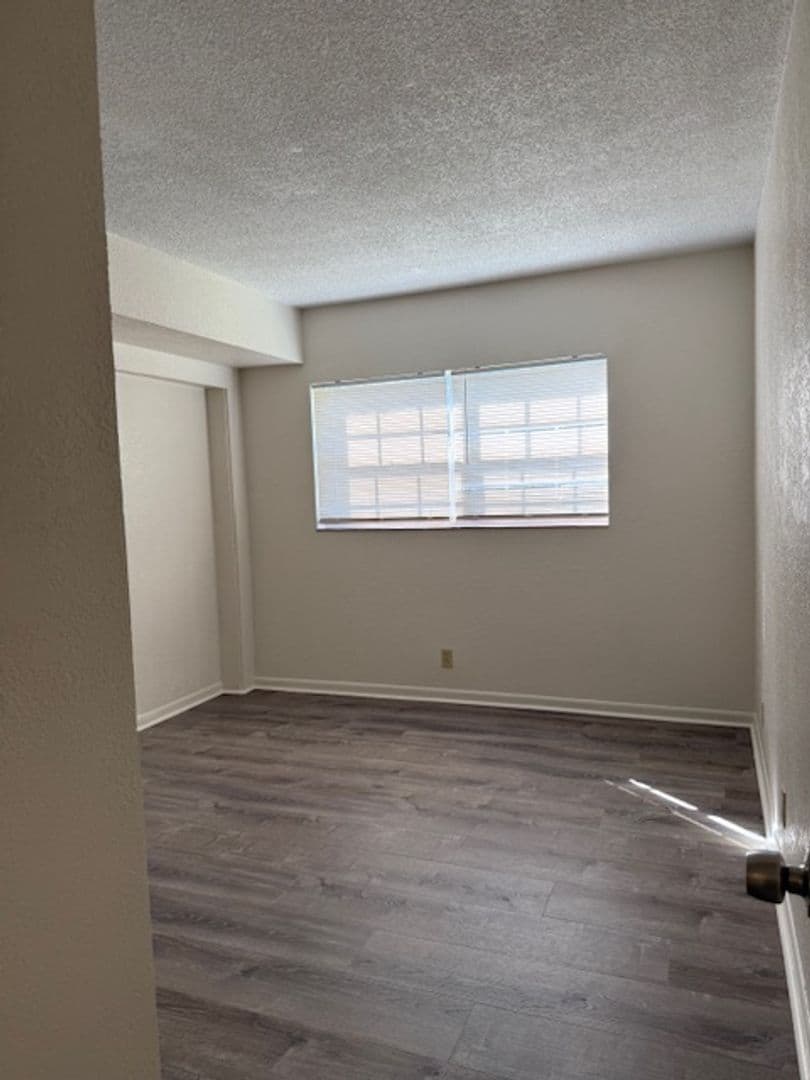 West Palm Beach Apartment: 525 Kirk Road