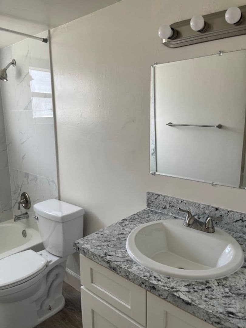 Palm Springs Apartment: 240-252-260 Alemeda Drive
