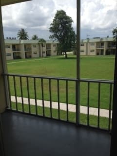 Palm Springs Apartment: 220 Henthorne Drive