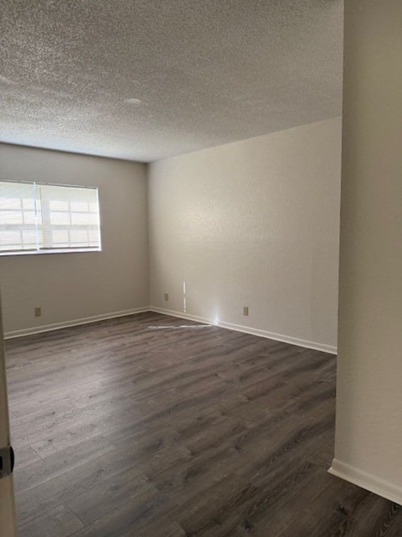 West Palm Beach Apartment: 525 Kirk Road