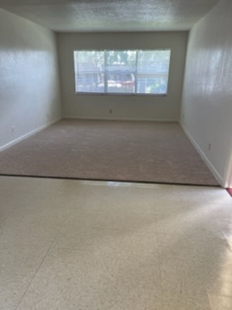West Palm Beach Apartment: 525 Kirk Road