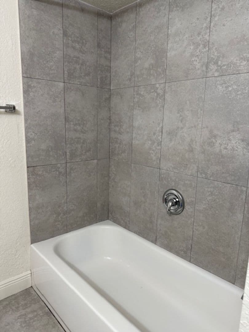 West Palm Beach Apartment: 525 Kirk Road