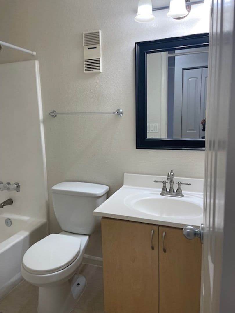 West Palm Beach Apartment: Laurel Way/Ceylon Court
