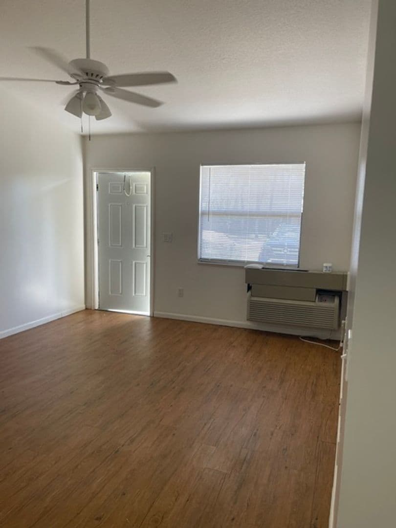 Hobe Sound Apartment: S.E. Woodview Terrace