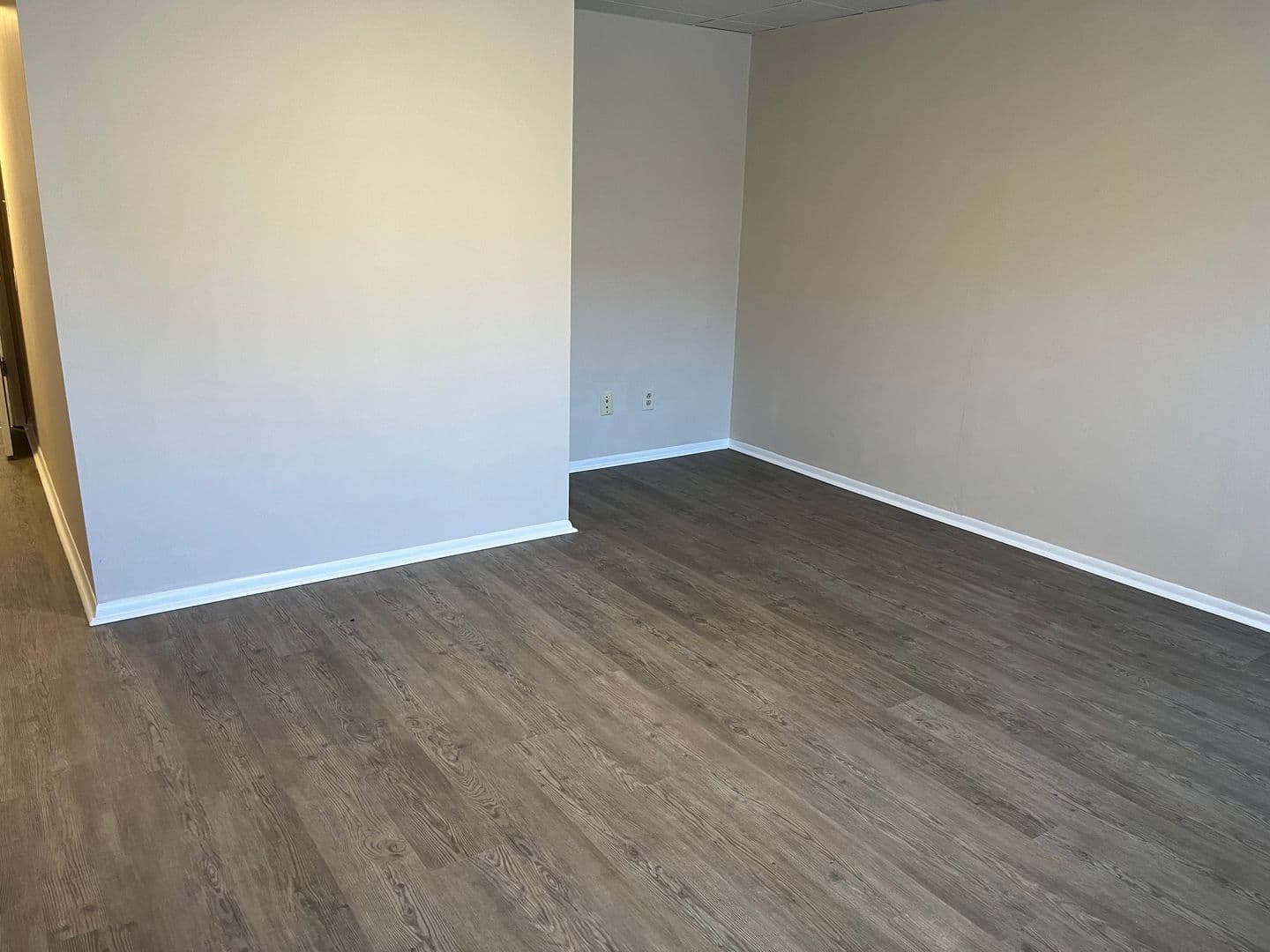McDonald Apartment: 120 S McDonald St