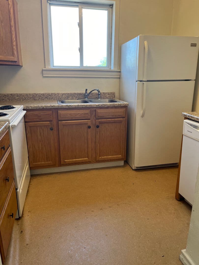 McDonald Apartment: 120 S McDonald St