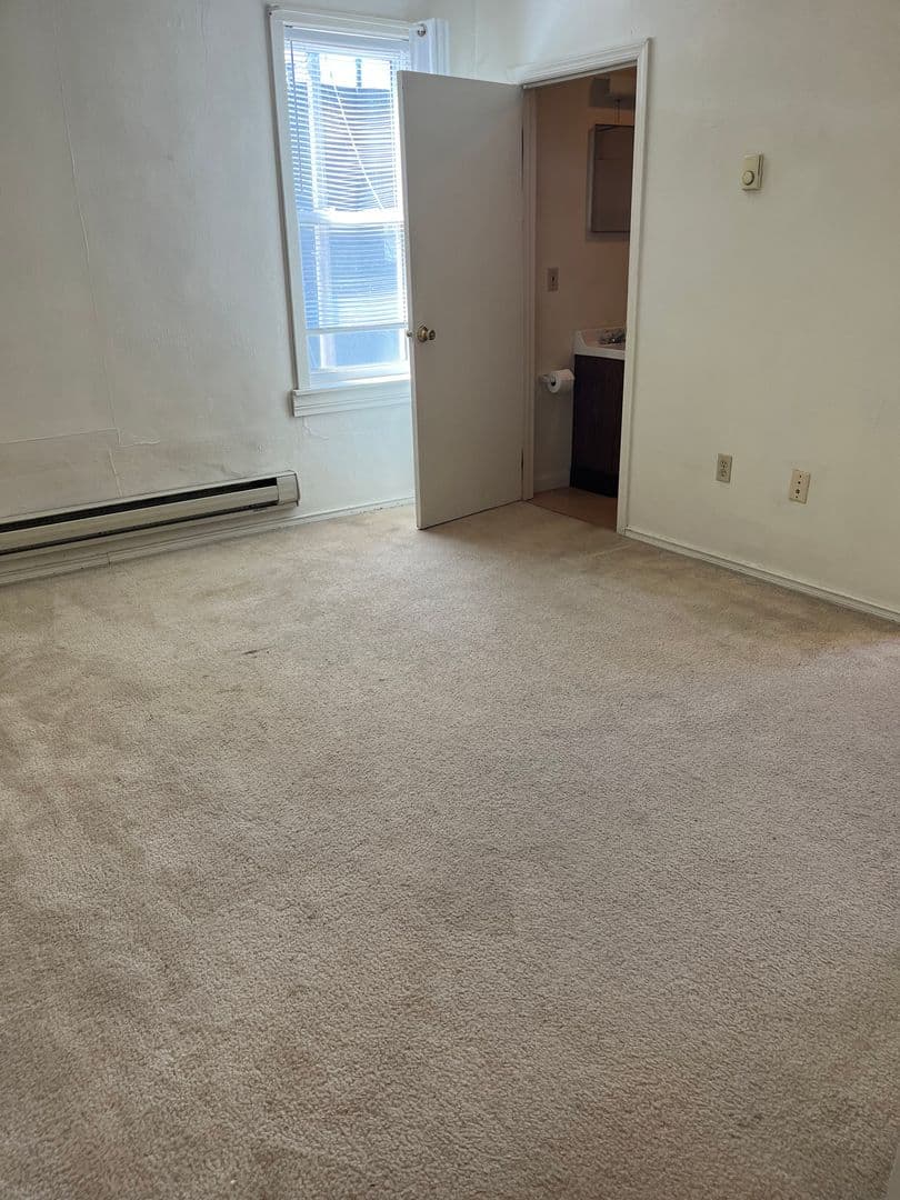 McDonald Apartment: 120 S McDonald St