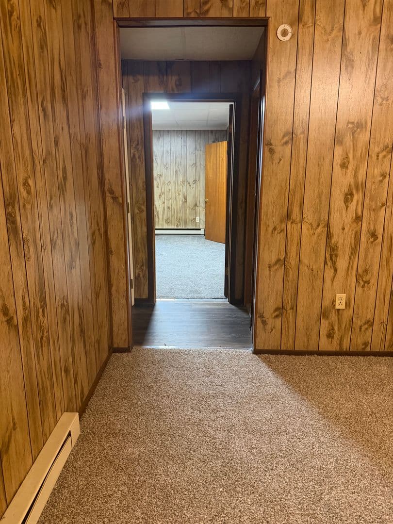 McDonald Apartment: 120 S McDonald St