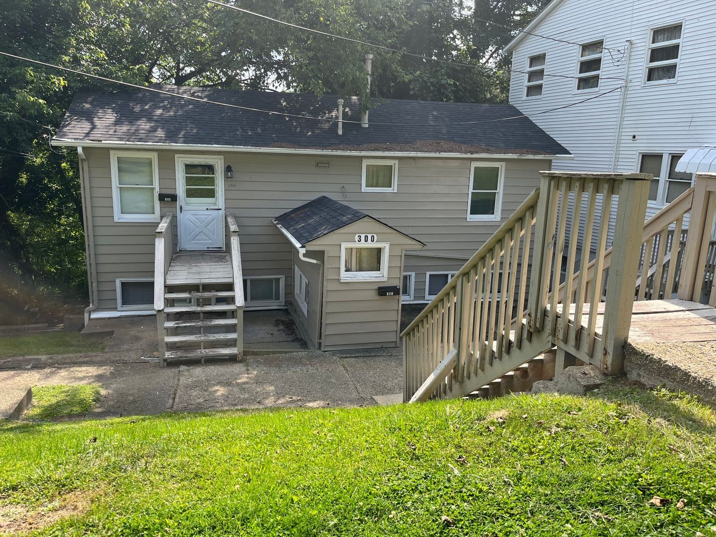 Oakdale Apartment: 300 Vincennes Ave