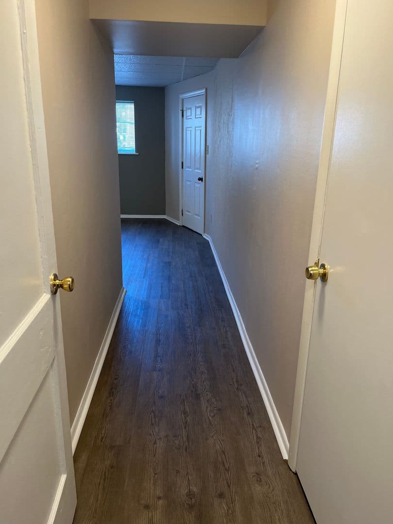 McDonald Apartment: 120 S McDonald St