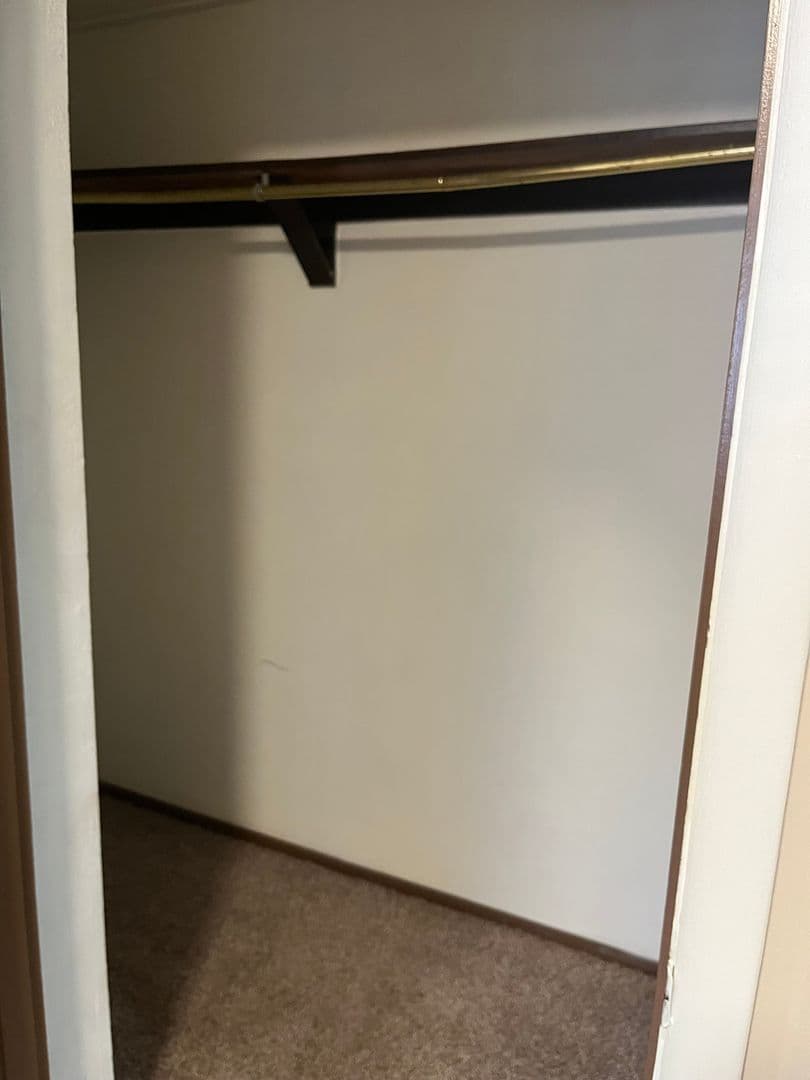McDonald Apartment: 120 S McDonald St