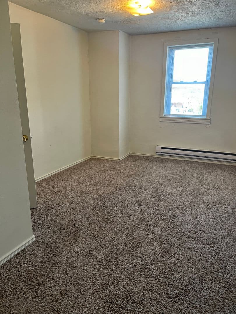 McDonald Apartment: 120 S McDonald St