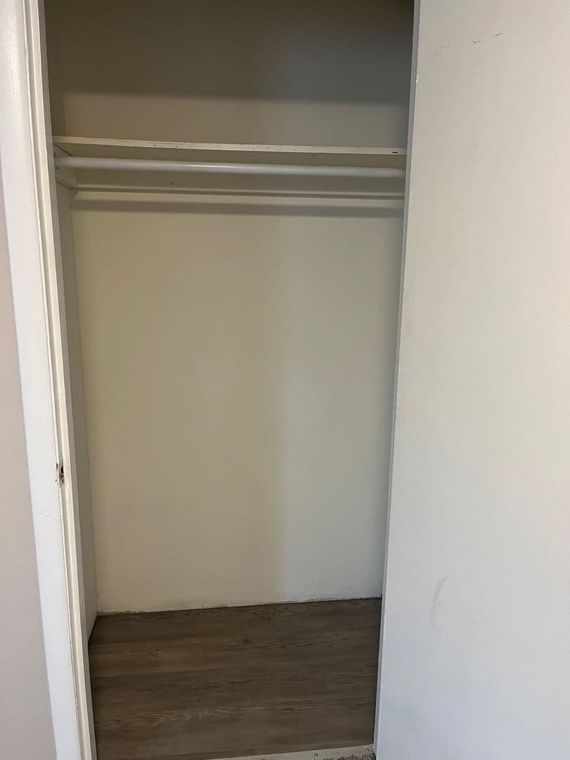 McDonald Apartment: 120 S McDonald St