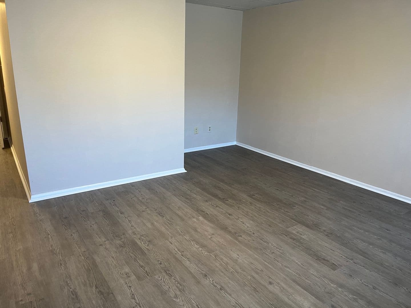 McDonald Apartment: 120 S McDonald St