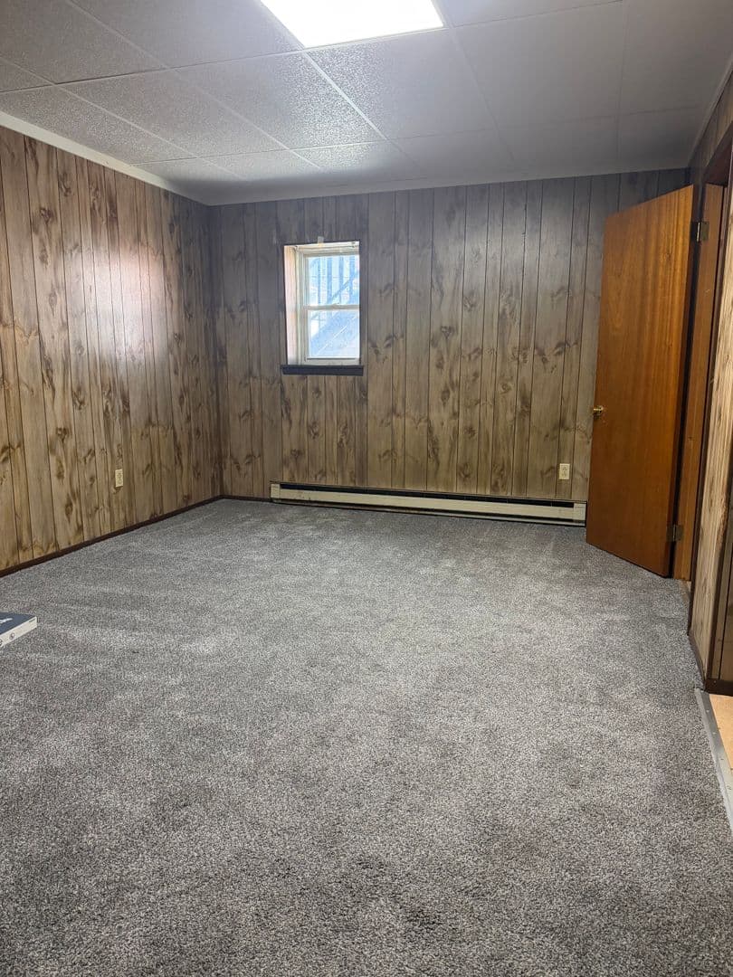 McDonald Apartment: 120 S McDonald St