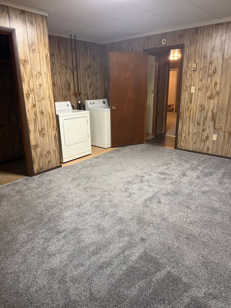 McDonald Apartment: 120 S McDonald St
