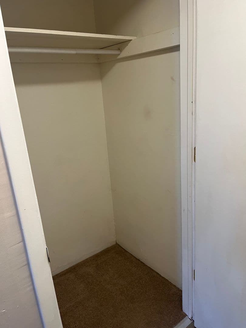 McDonald Apartment: 120 S McDonald St