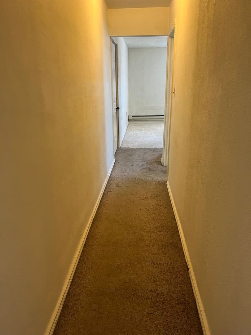 McDonald Apartment: 120 S McDonald St