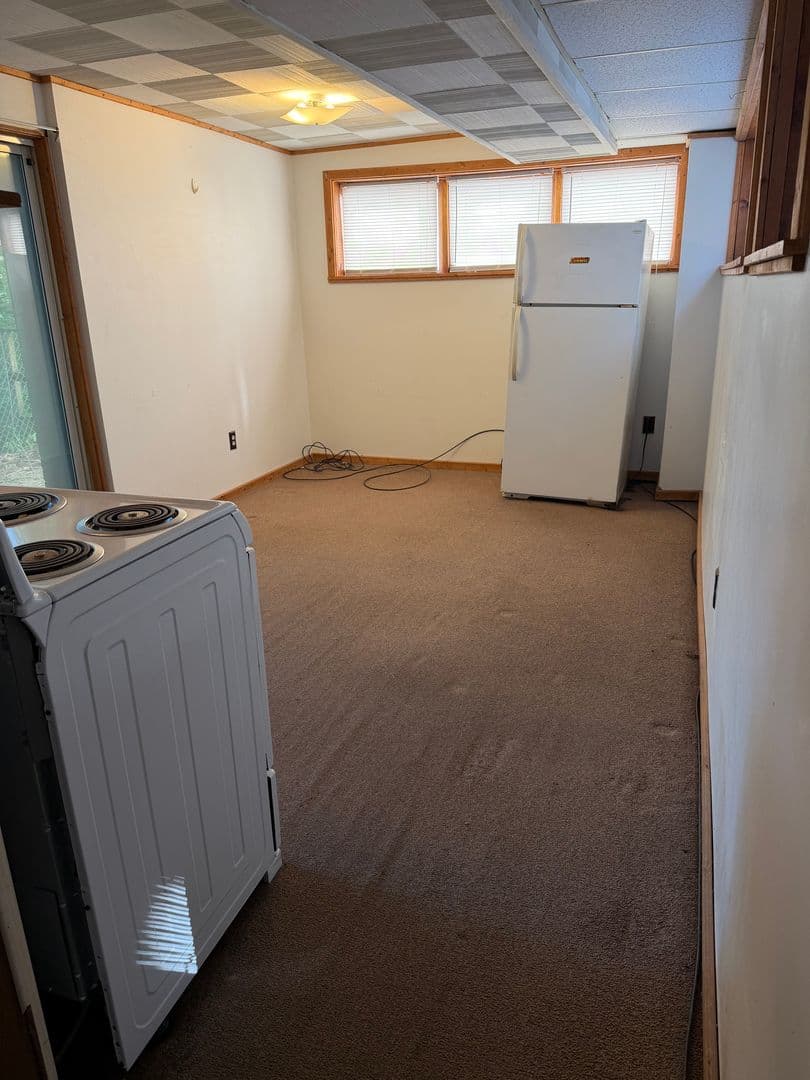 Oakdale Apartment: 300 Vincennes Ave