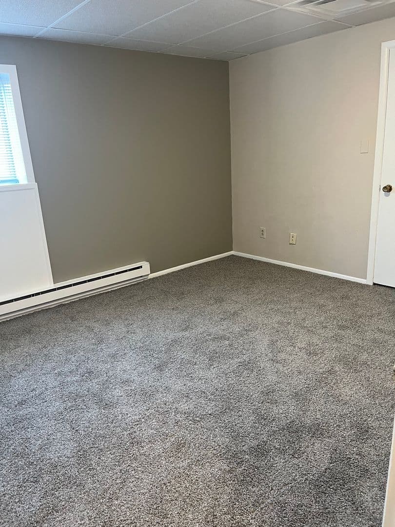 McDonald Apartment: 120 S McDonald St