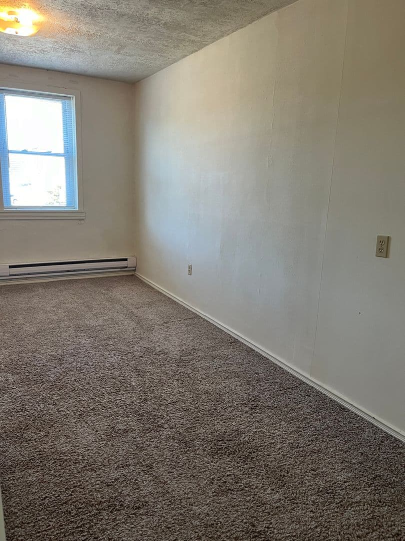 McDonald Apartment: 120 S McDonald St