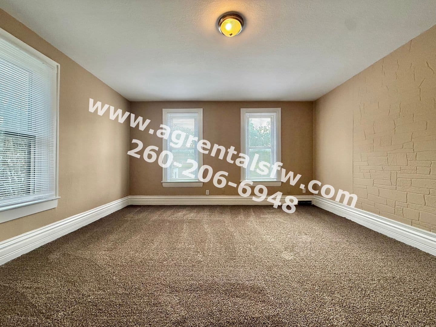 Fort Wayne Apartment: 2016 Phenie St