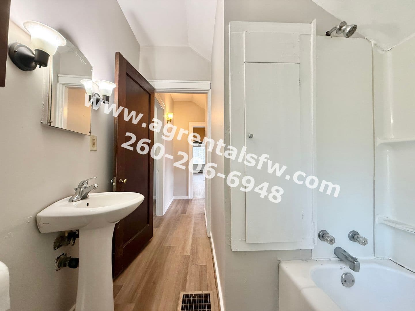 Fort Wayne Apartment: 3209 Fairfield Ave