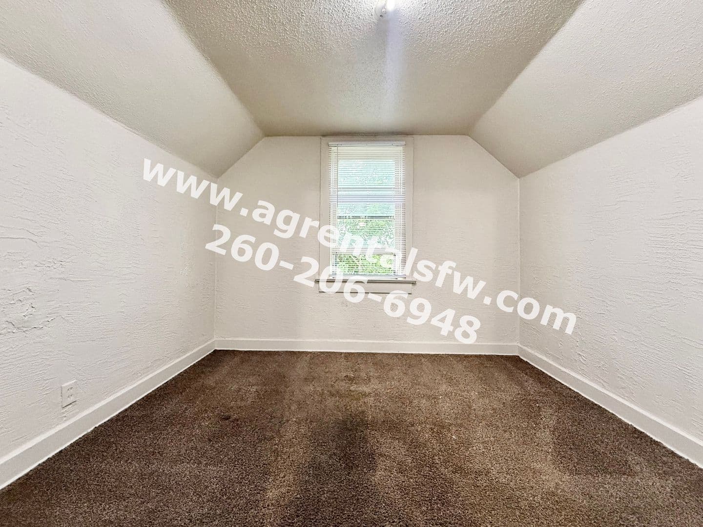 Fort Wayne Apartment: 2828 Raymond St