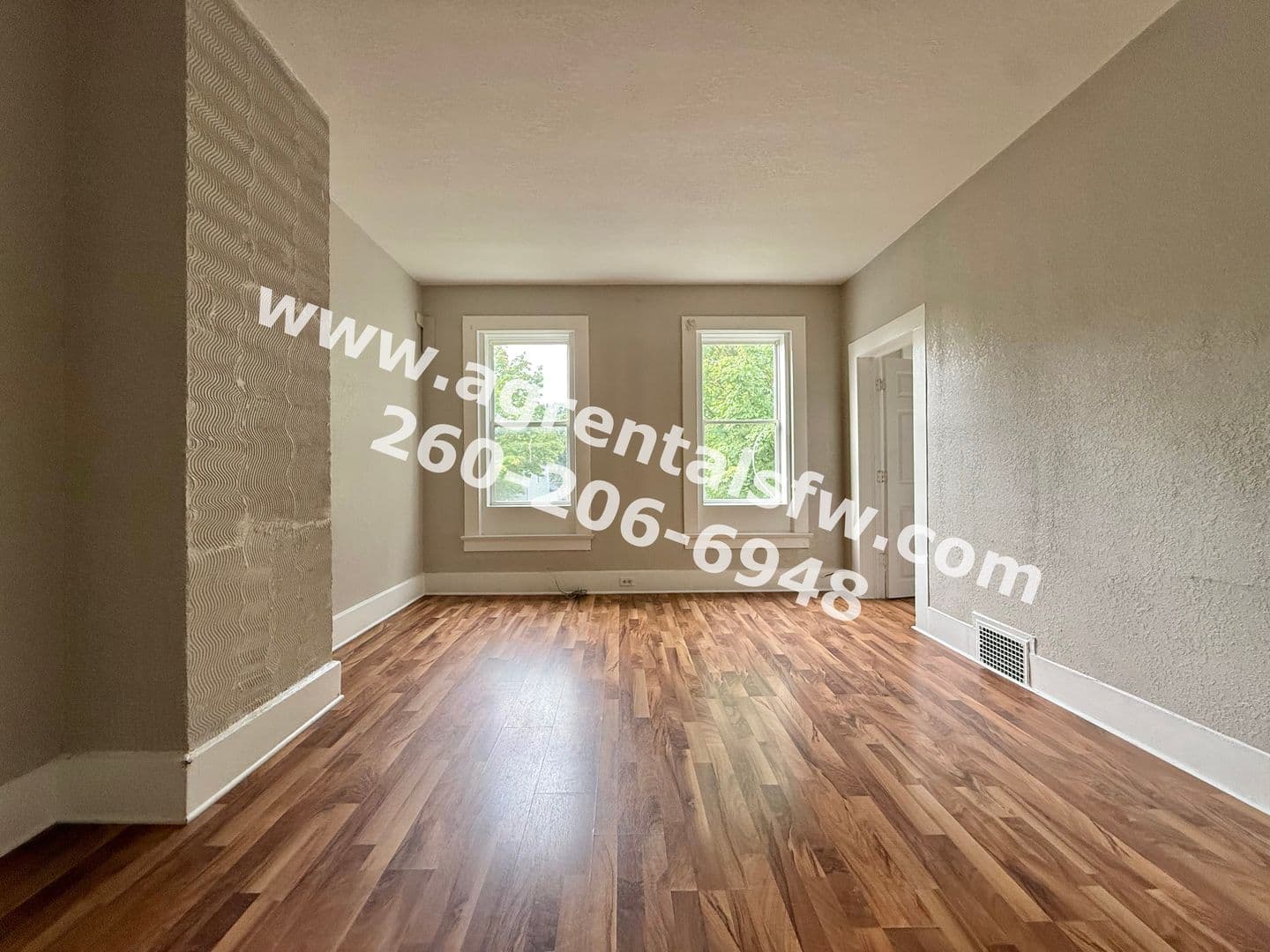 Fort Wayne Apartment: 310 W Dewald St