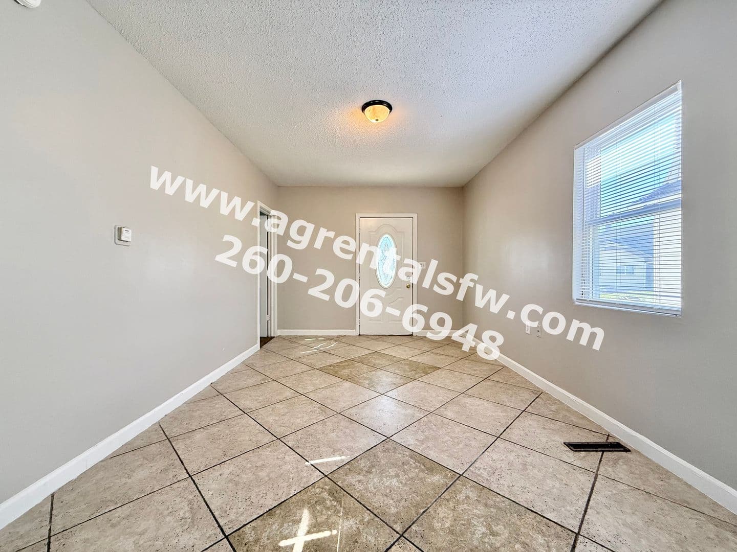 Fort Wayne House: 3232 Barr St