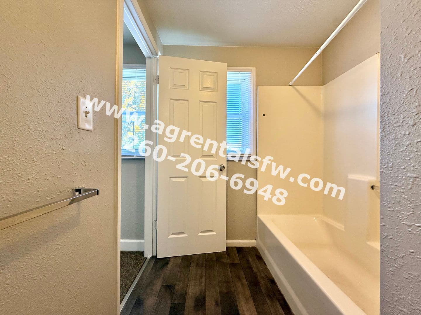 Fort Wayne House: 3232 Barr St