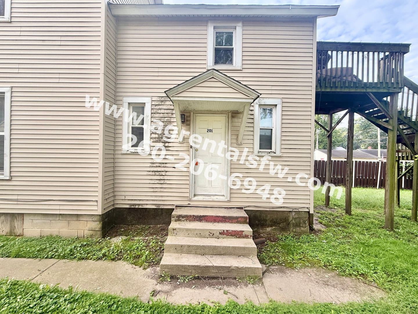 Fort Wayne Apartment: 2016 Phenie St