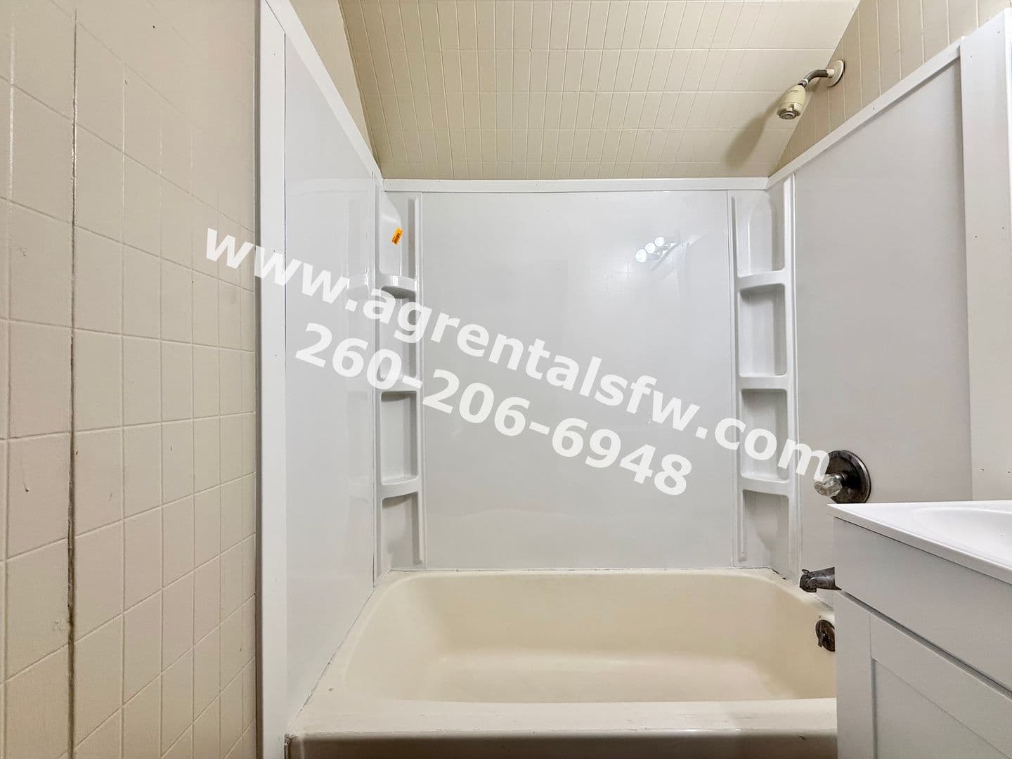 Fort Wayne Apartment: 2828 Raymond St