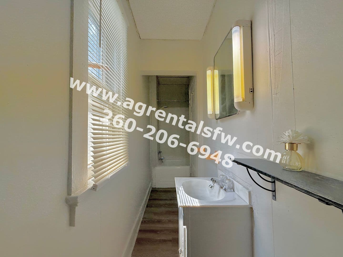 Fort Wayne Apartment: 2828 Raymond St