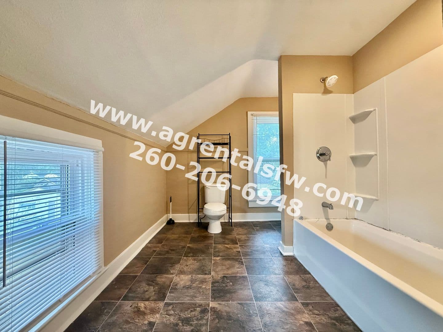 Fort Wayne Apartment: 2016 Phenie St