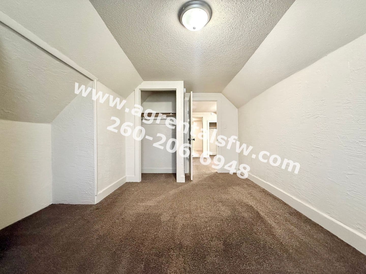 Fort Wayne Apartment: 2828 Raymond St