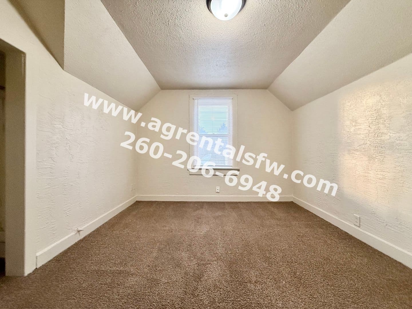 Fort Wayne Apartment: 2828 Raymond St