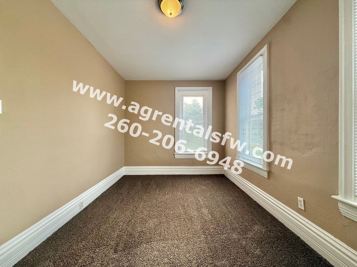 Fort Wayne Apartment: 2016 Phenie St