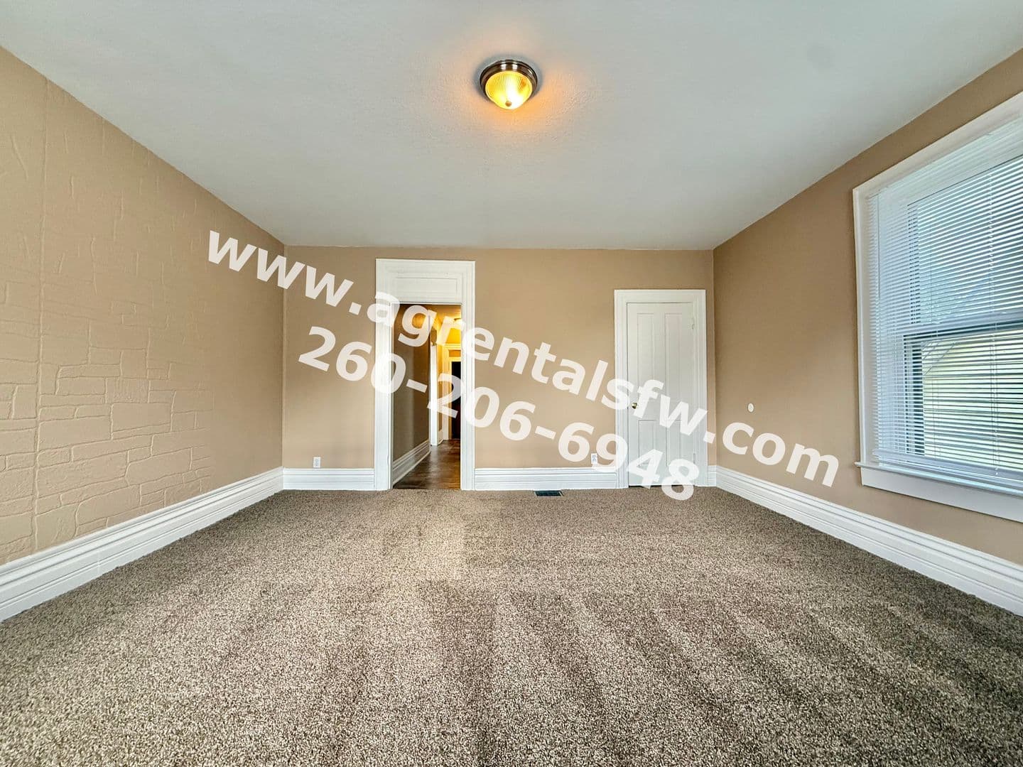 Fort Wayne Apartment: 2016 Phenie St
