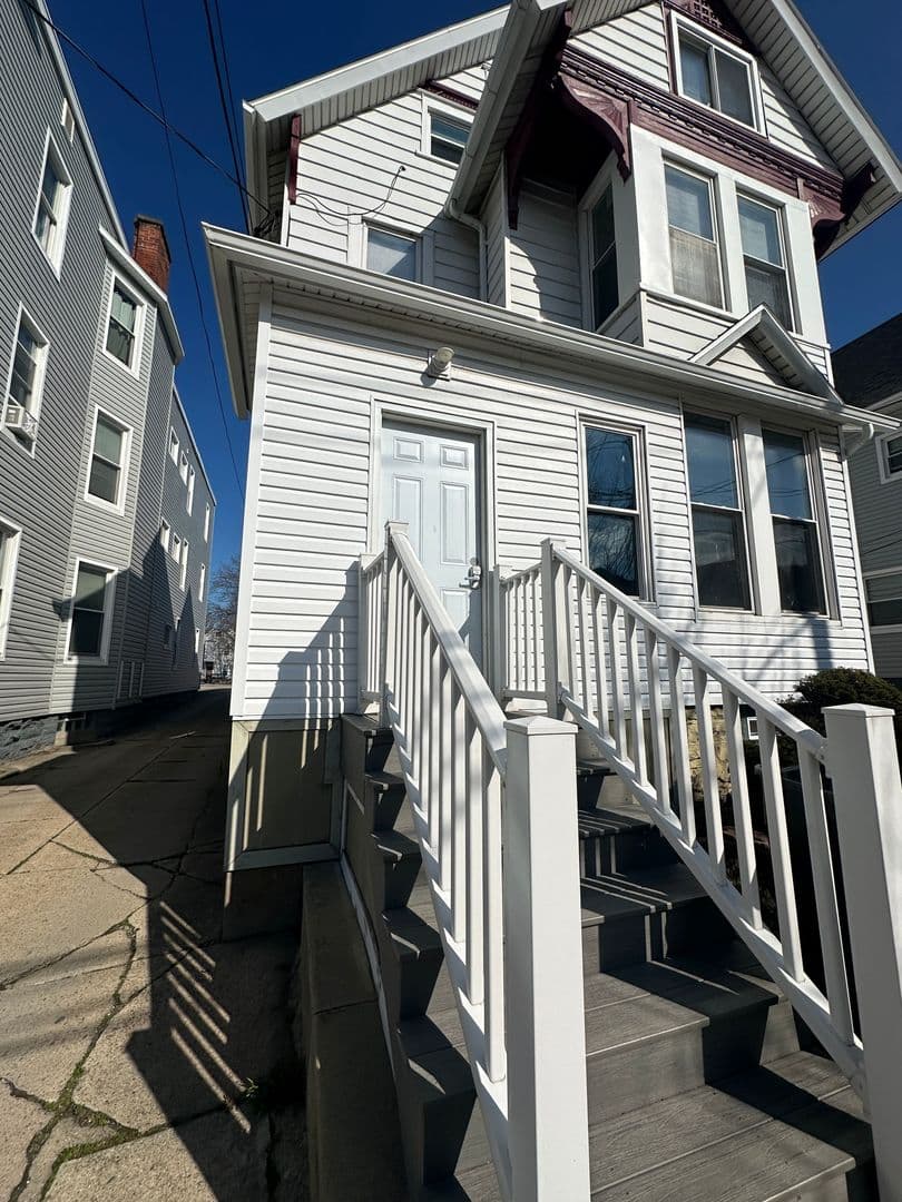 Erie Apartment: 324 W 8th St
