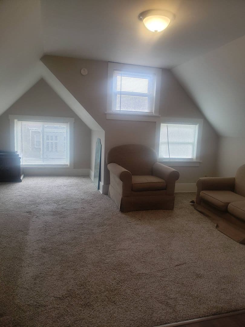 Erie Apartment: 324 W 8th St