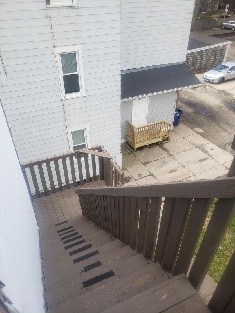 Erie Apartment: 324 W 8th St
