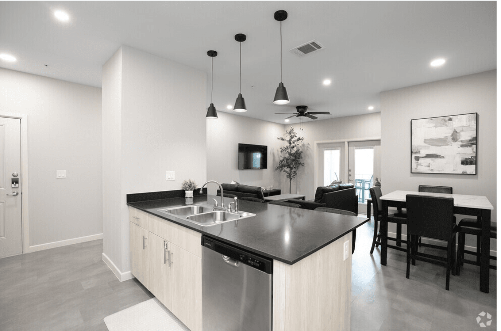 Mission Apartment: 7220 W Interstate Highway 2