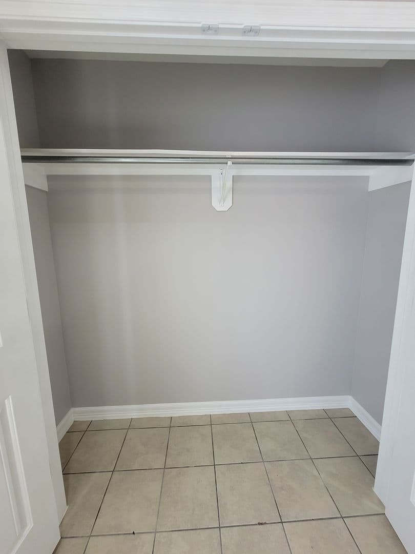 La Joya Apartment: 409 E. 3rd St.