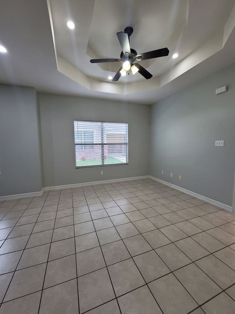 La Joya Apartment: 409 E. 3rd St.