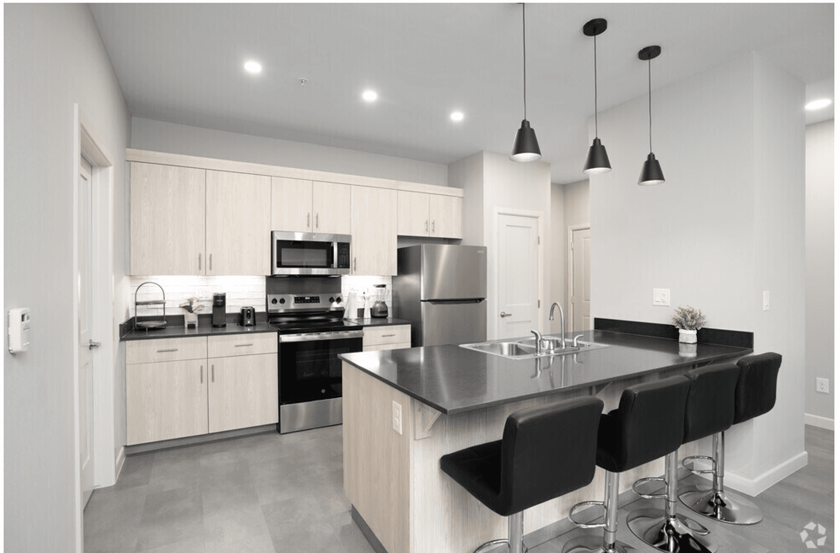 Mission Apartment: 7220 W Interstate Highway 2