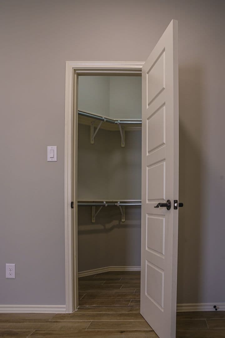 Harlingen Apartment: 1402 S. "H" Street
