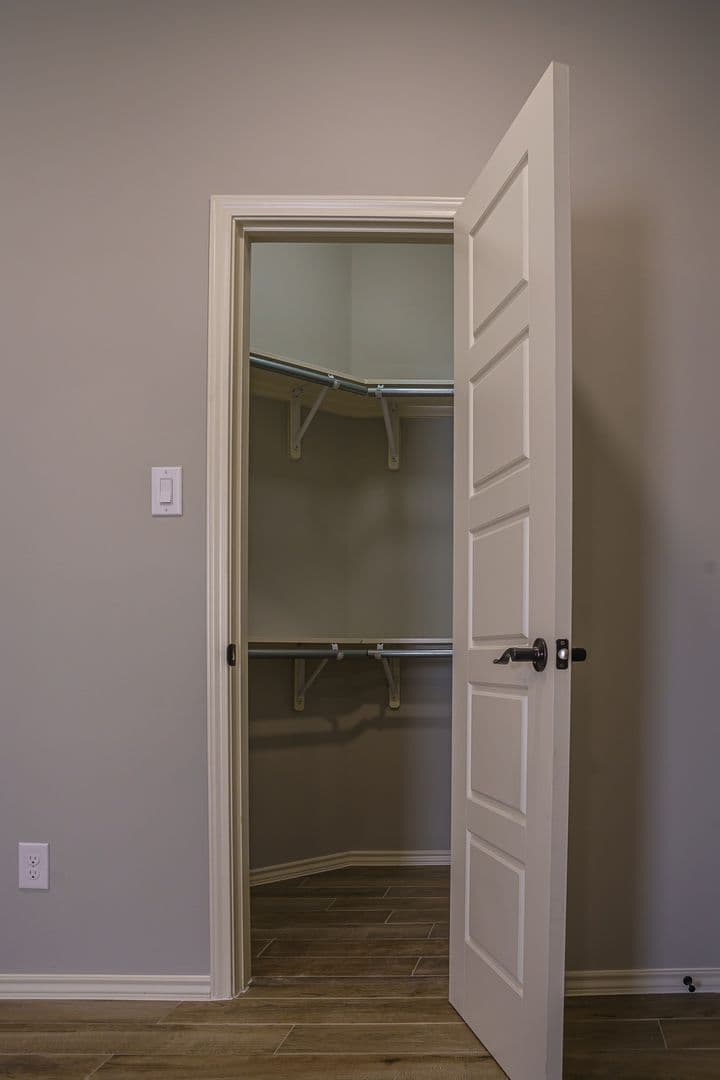 Harlingen Apartment: 1402 S. "H" Street
