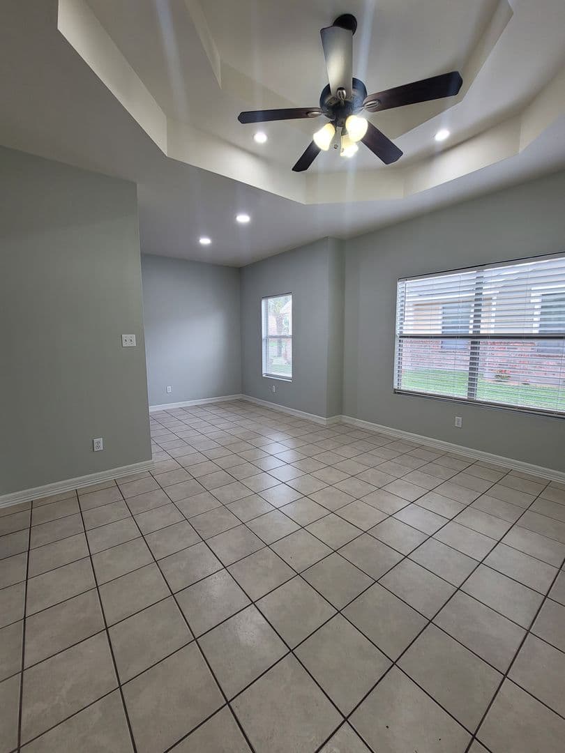 La Joya Apartment: 409 E. 3rd St.