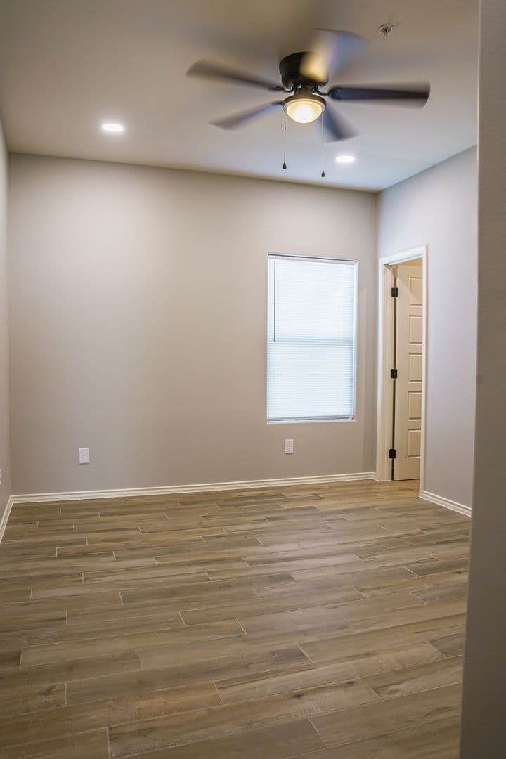 Harlingen Apartment: 1402 S. "H" Street